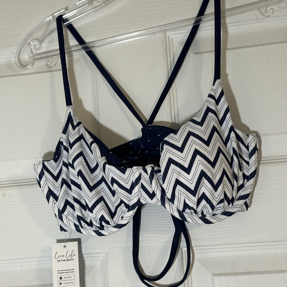 Cupshe Other - NWT - Cupshe White and black Bikini top.